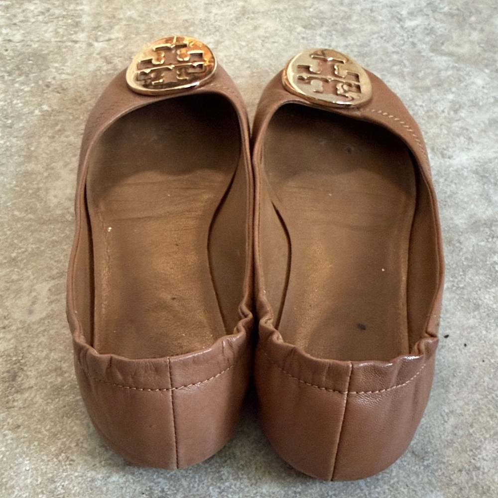 Tory Burch Brown Leather Ballet Flats with Gold Logo - Picture 3 of 4